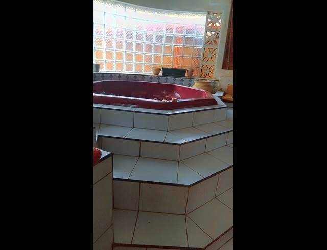 3 bed property to rent in BEZUIDENHOUT VALLEY